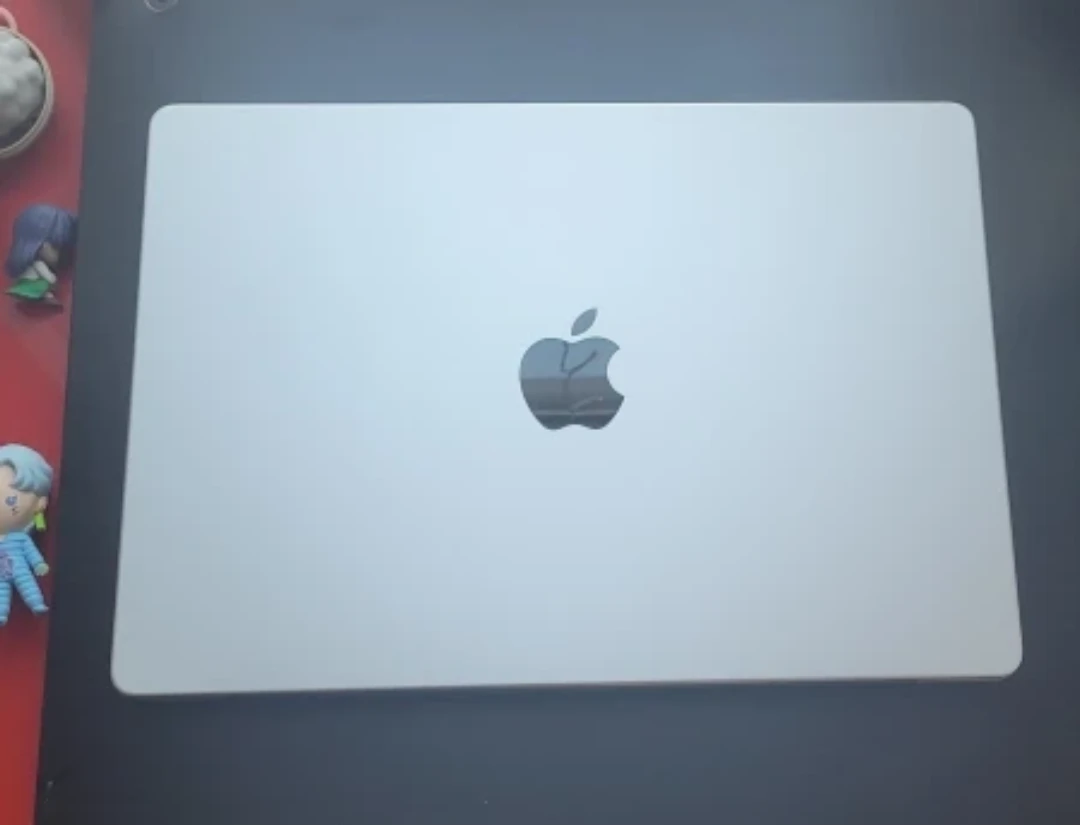 Macbook Pro (14" screen) M3 - photo 3