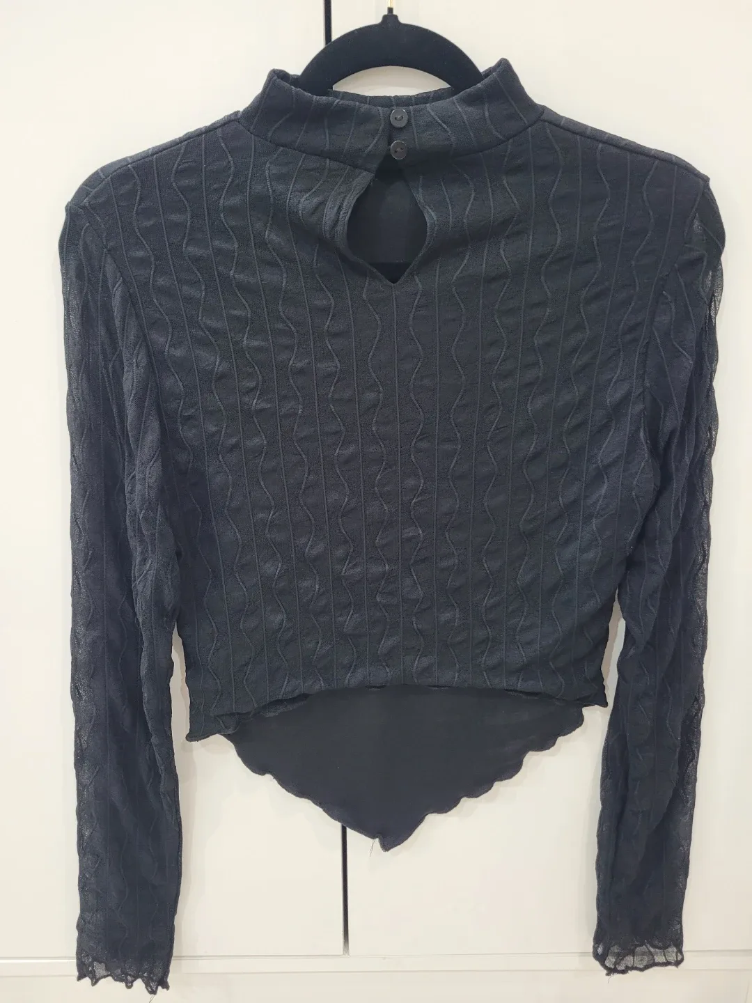 Forever 21 Black Long Sleeve Top - Size L 🥕 image indicator(2)