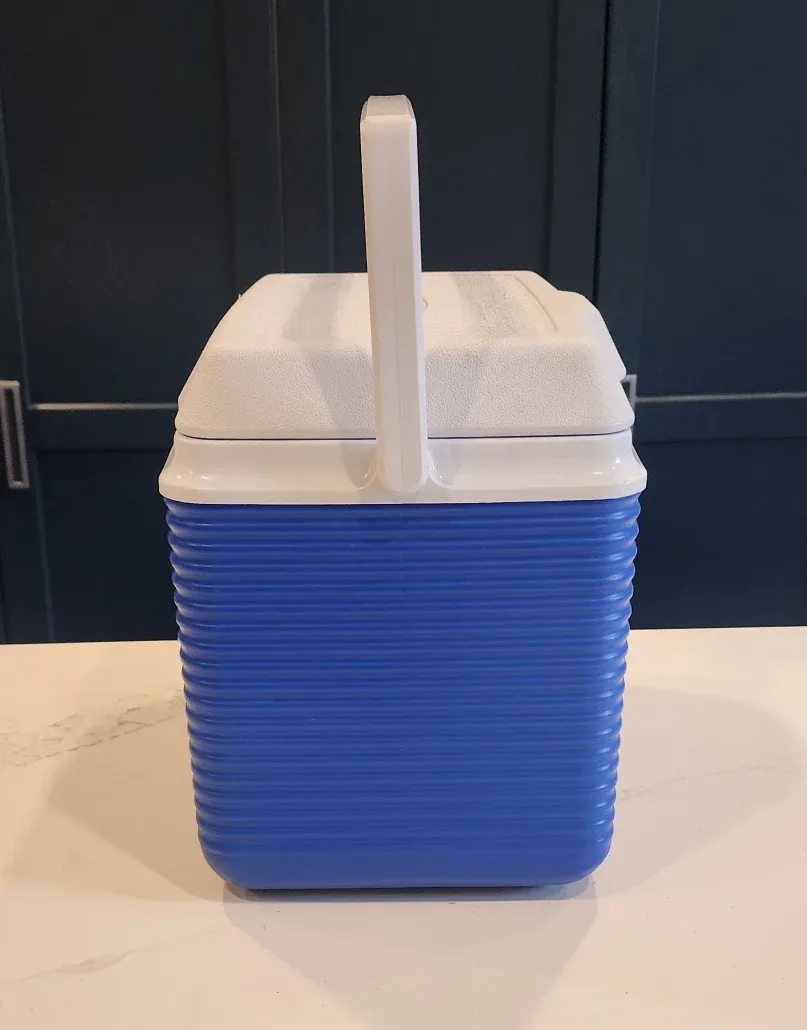 Rubbermaid Blue Cooler image indicator(5)