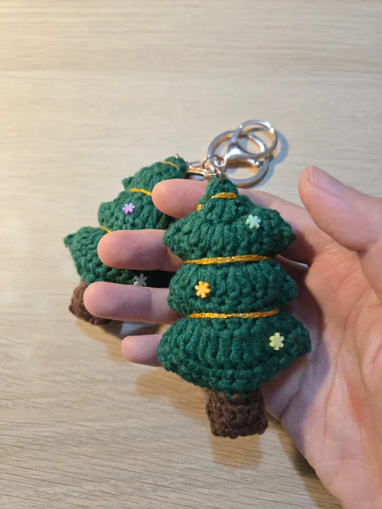 Handmade Crochet Christmas Tree Keychain, Christmas gift image indicator(2)