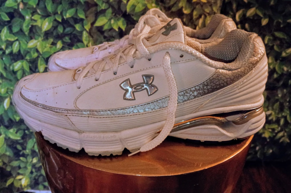 Under Armour White & Silver women's Sneakers sz 11