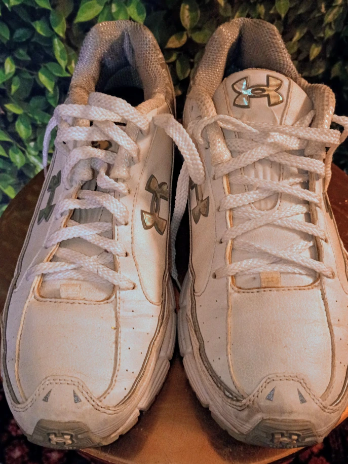 Under Armour White & Silver women's Sneakers sz 11 - photo 3