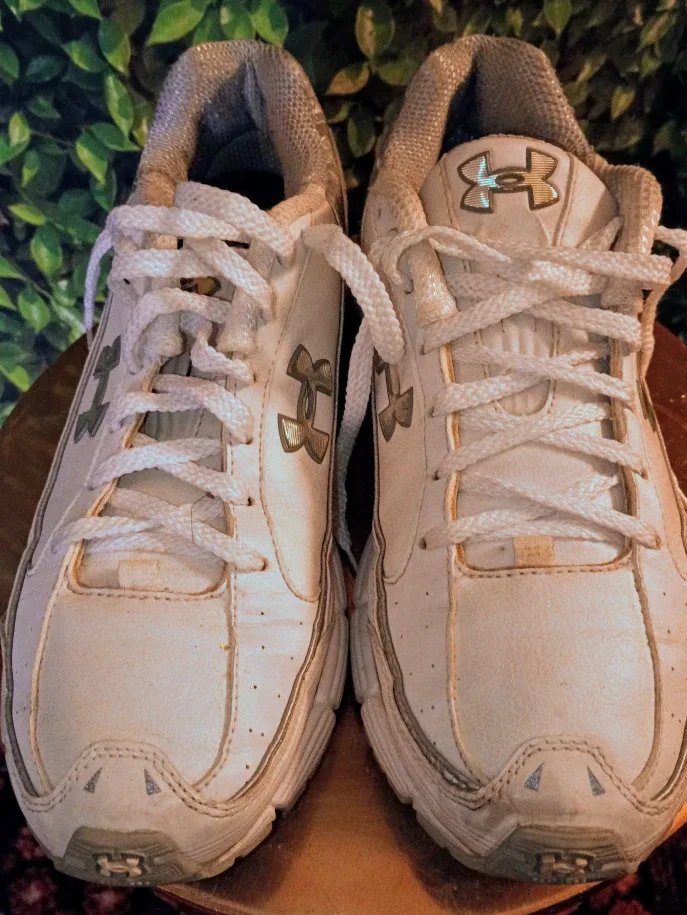 Under Armour White & Silver women's Sneakers sz 11 image indicator(3)