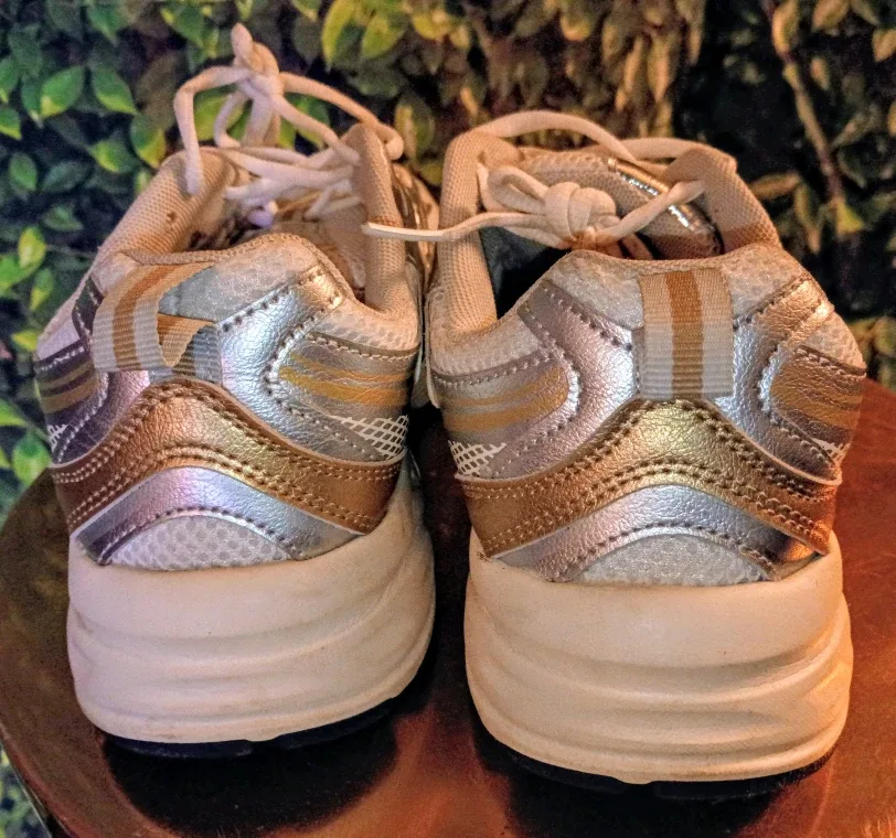 Under Armour White & Silver women's Sneakers sz 11 image indicator(5)