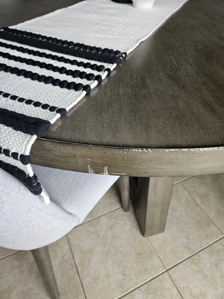 Round Dining Table with Four Chairs image indicator(6)