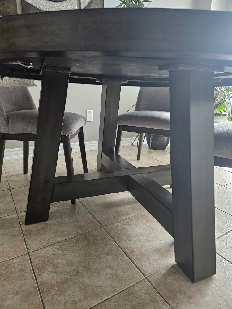 Round Dining Table with Four Chairs image indicator(9)