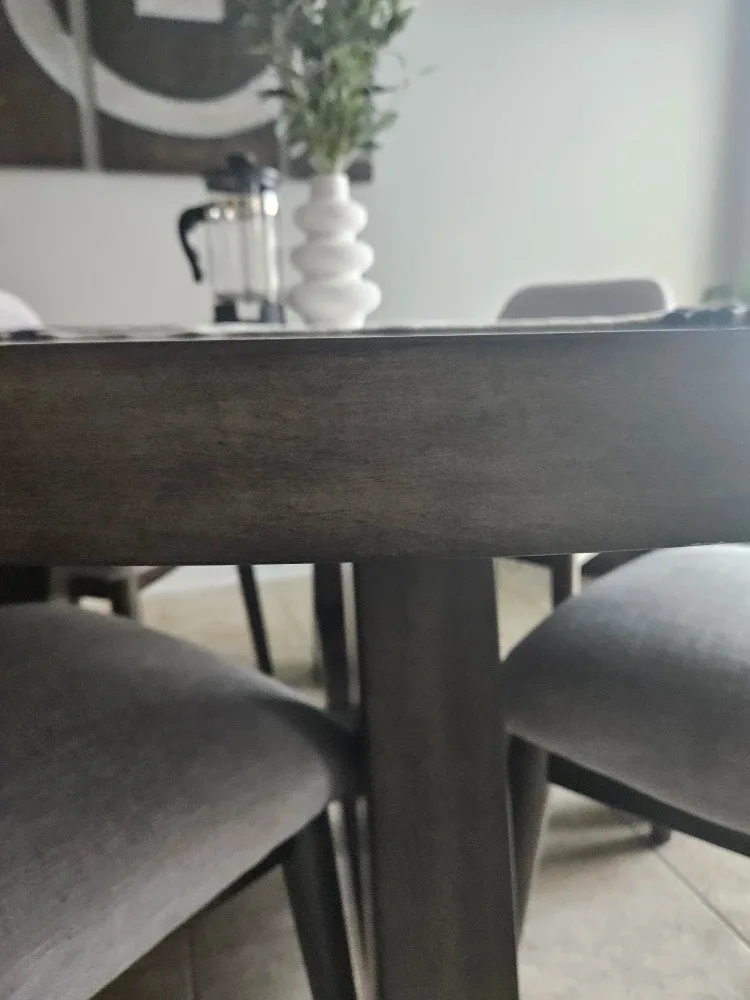 Round Dining Table with Four Chairs image indicator(10)