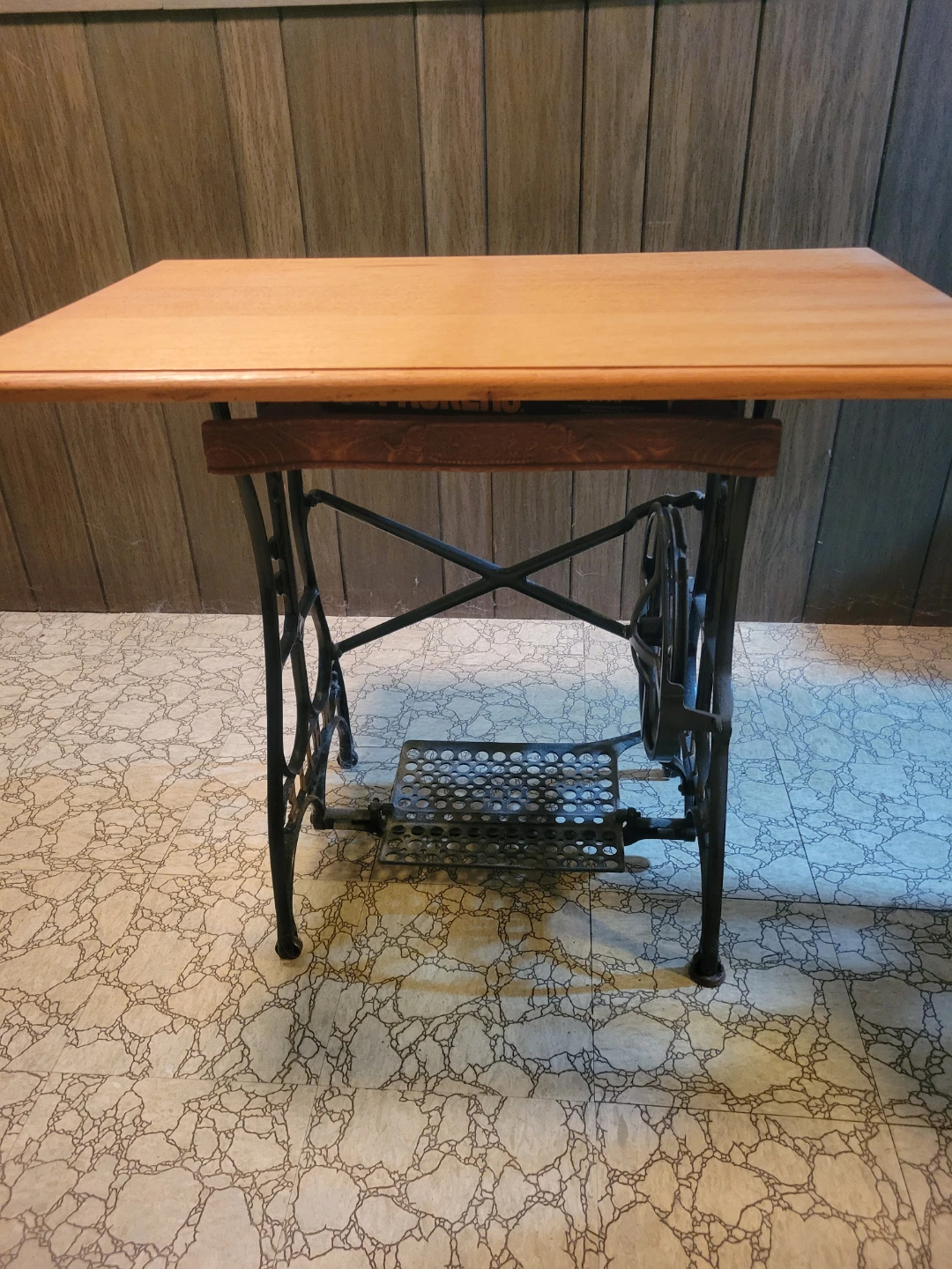 Vintage Singer Sewing Machine Table - photo 2