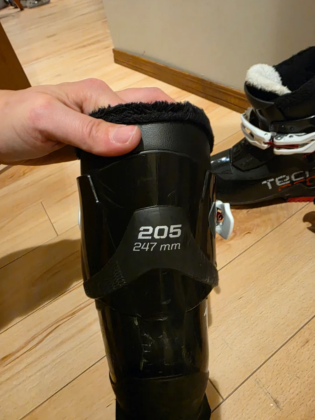 Tecnopro X-Flex 110 Skis, Poles & Boots (Size 205) image indicator(4)