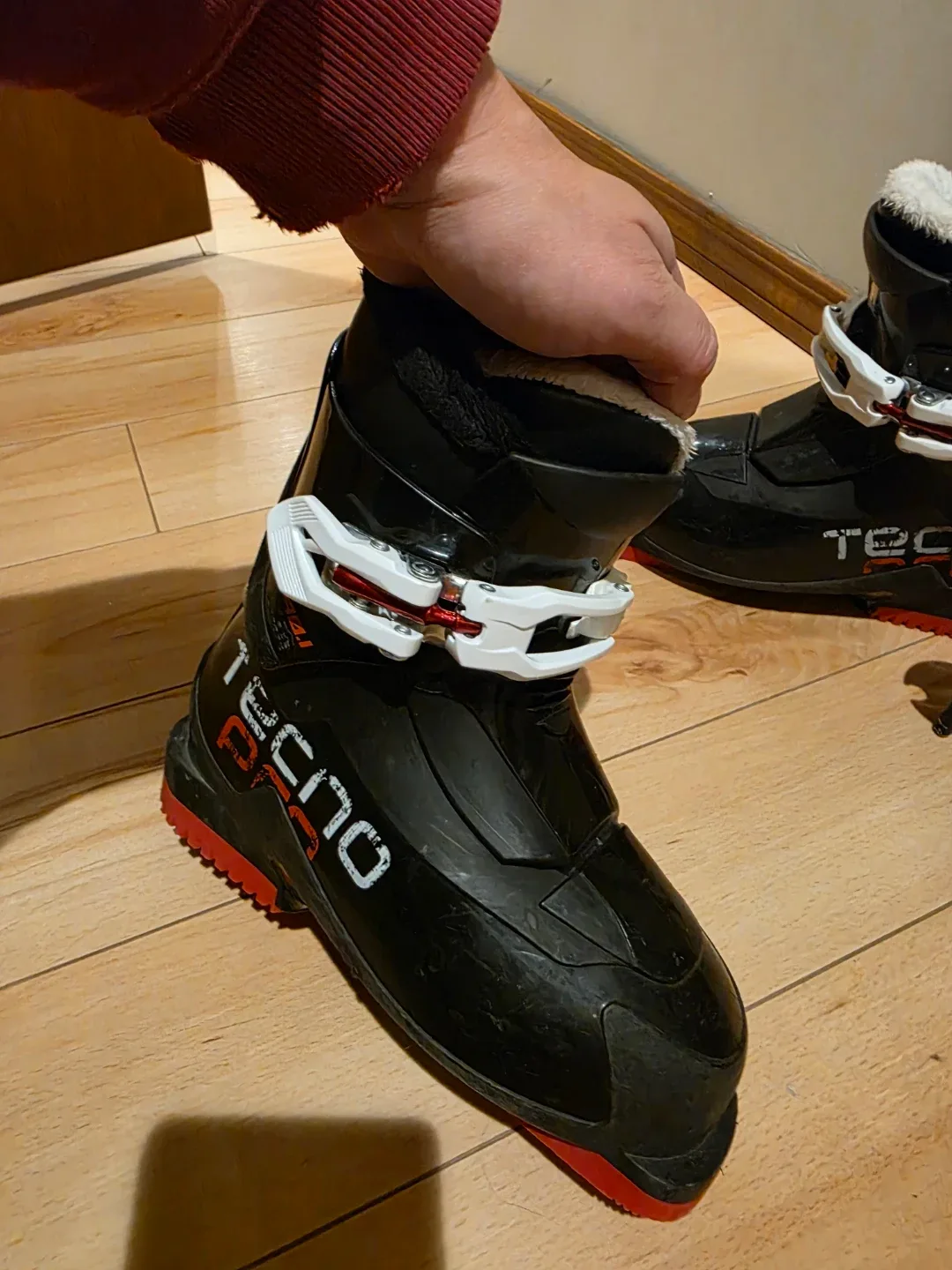 Tecnopro X-Flex 110 Skis, Poles & Boots (Size 205) image indicator(5)