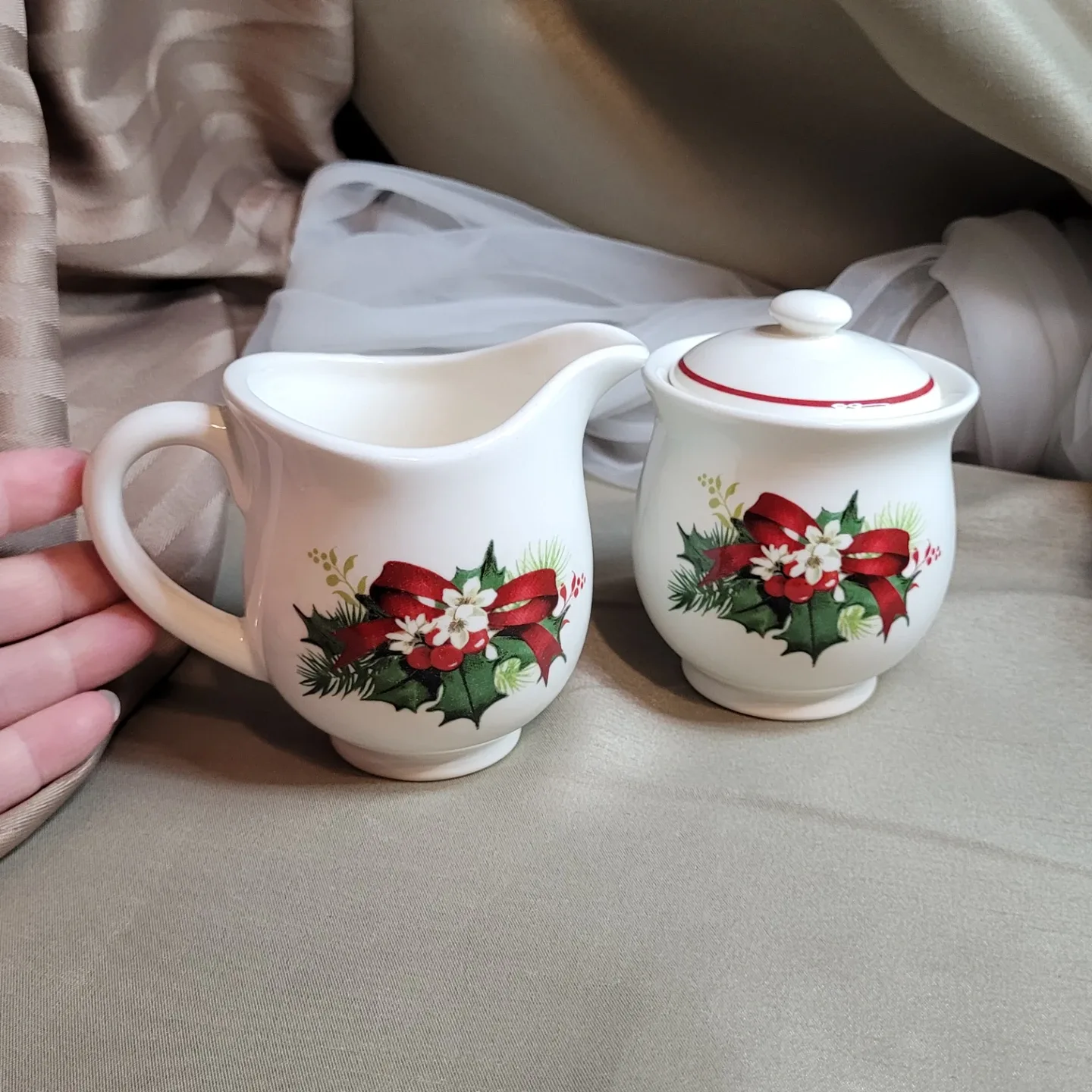 Beautiful Brand New Holiday Christmas Cream & Sugar Set no box image indicator(9)