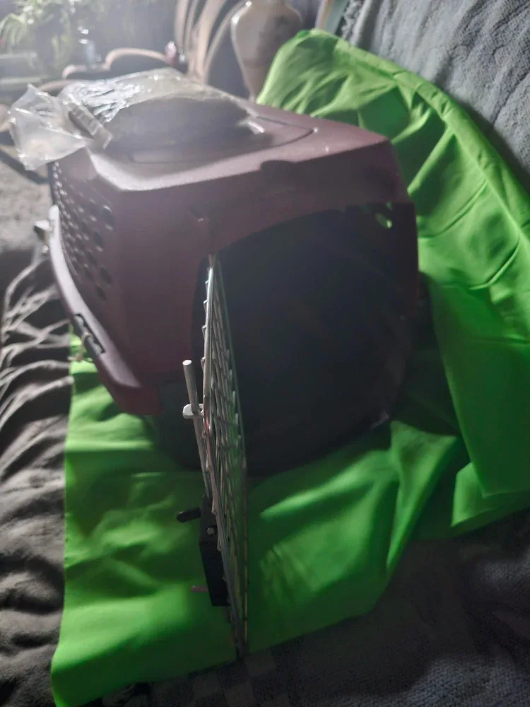 Cat cage with food. image indicator(3)