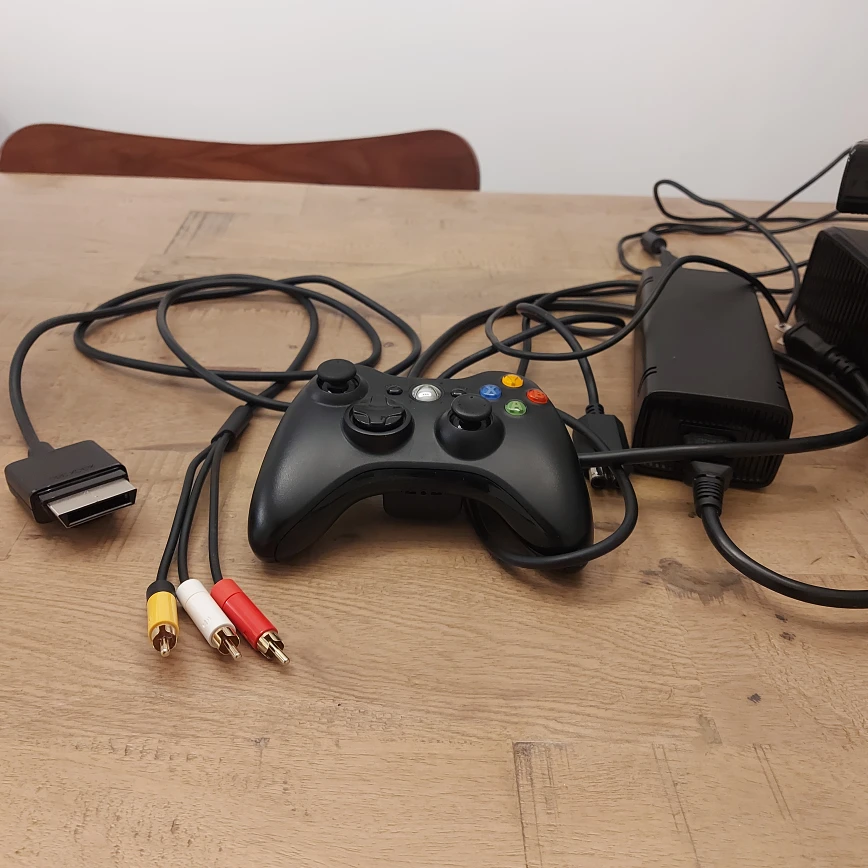 Xbox 360 Console with Kinect and Microphone - photo 3