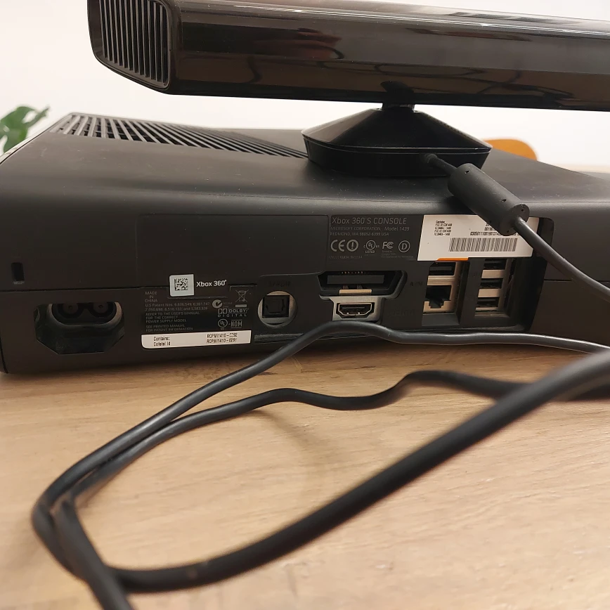 Xbox 360 Console with Kinect and Microphone - photo 4