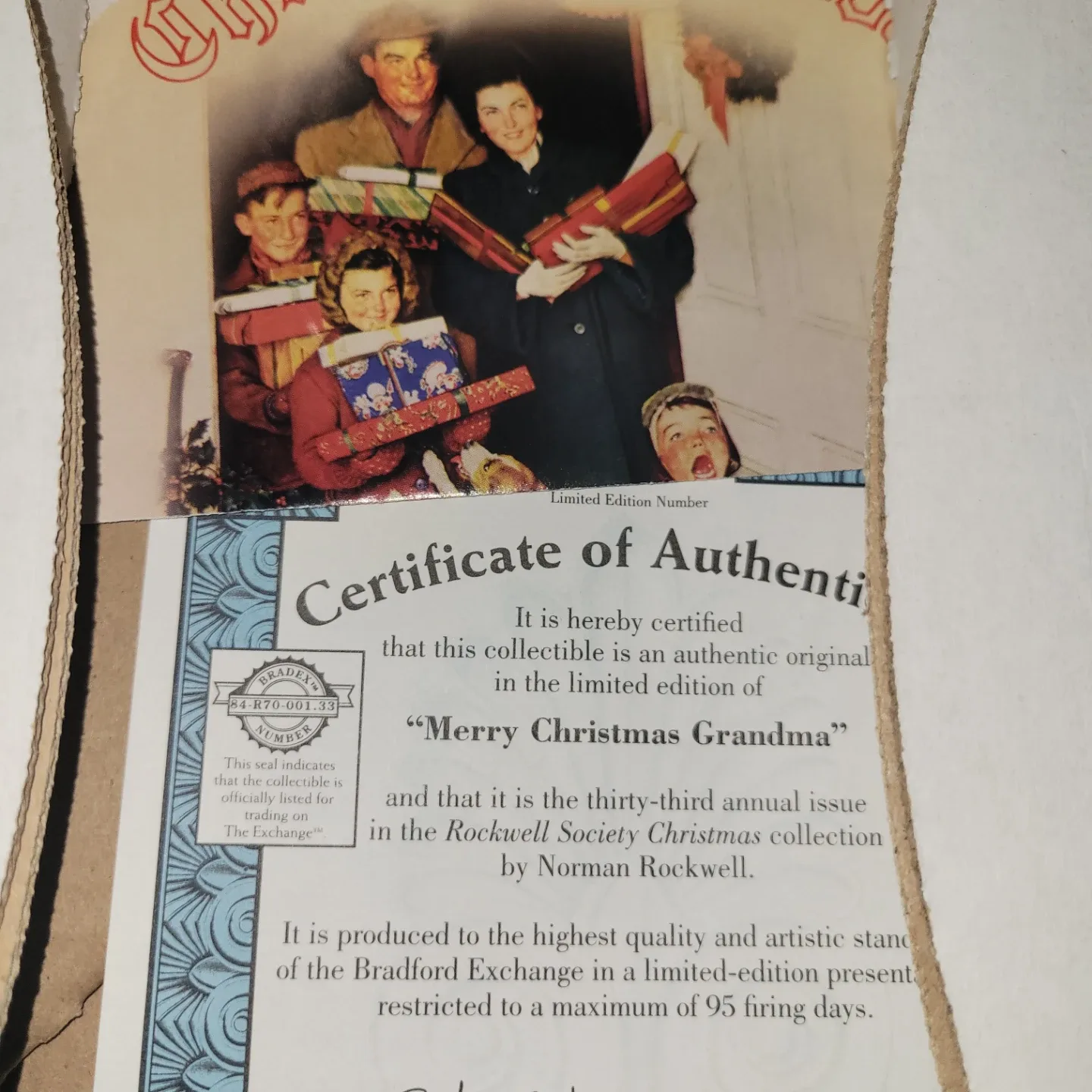 10 Christmas Collector Plates- mixed variety image indicator(3)