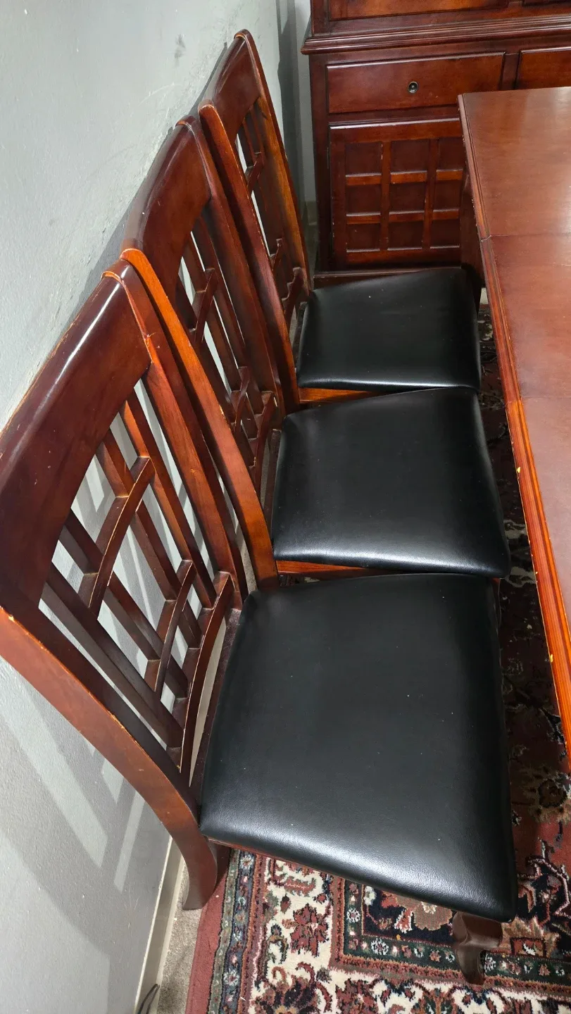 Dining Table with Hutch and 6 Chairs image indicator(4)