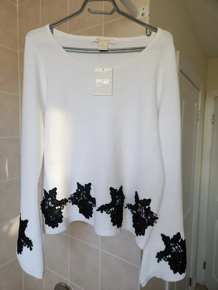 BELUVlove White Sweater - Size L