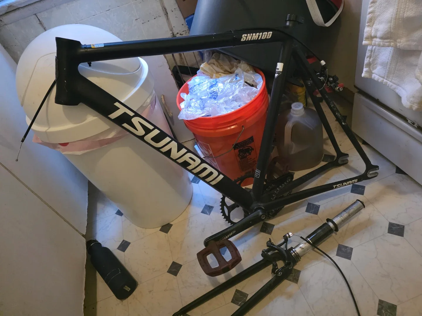 Tsunami SNM100 Black Bike Frame image indicator(10)