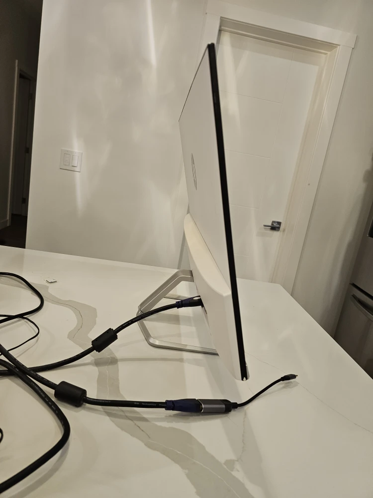 27 inch HP Monitor (HDMI, USBC, VGA) - Great Condition! - photo 2