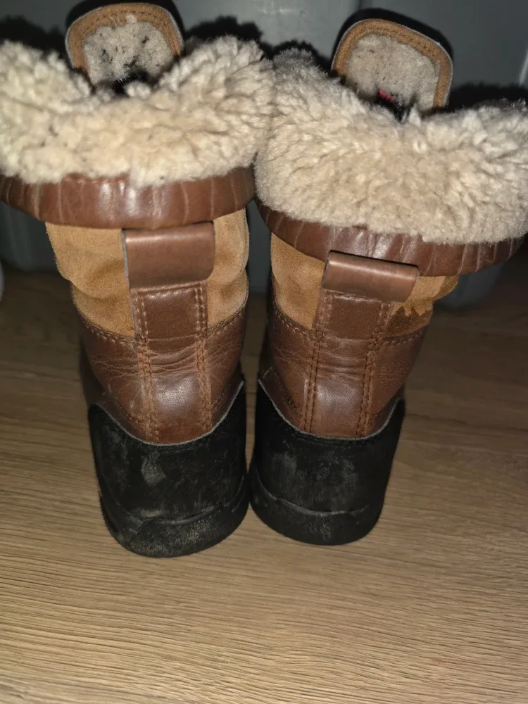 UGG Brown Leather Winter Boots kids image indicator(3)
