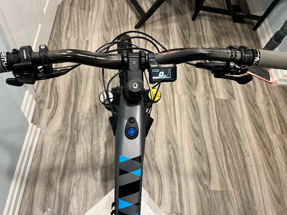 Focus eMTB with Shimano components image indicator(2)
