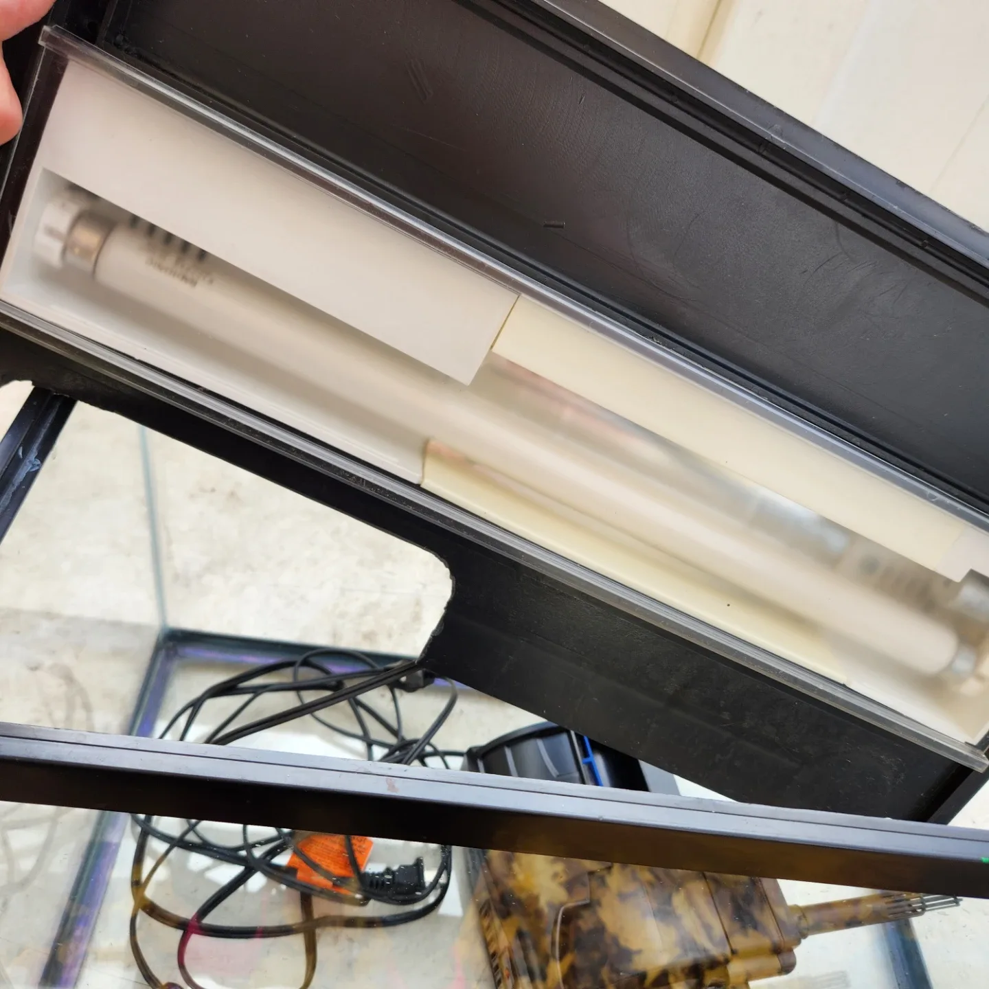 Aqueon Aquarium with Filter and Light image indicator(3)