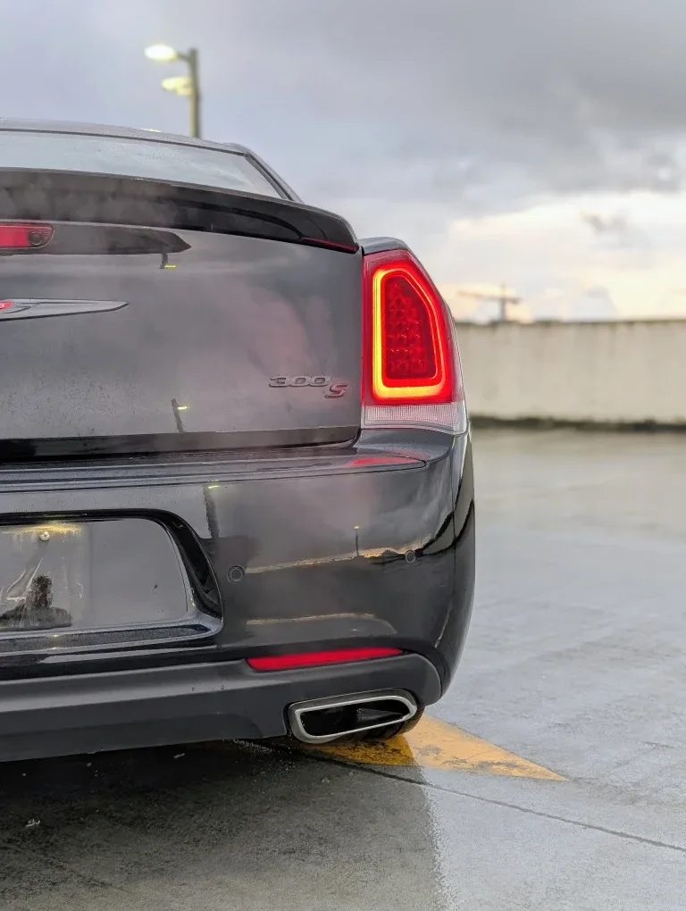 Chrysler 300C Sedan image indicator(8)