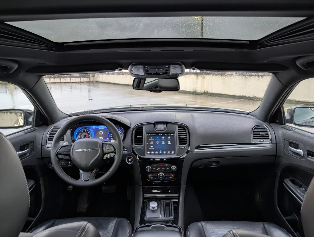 Chrysler 300C Sedan image indicator(10)