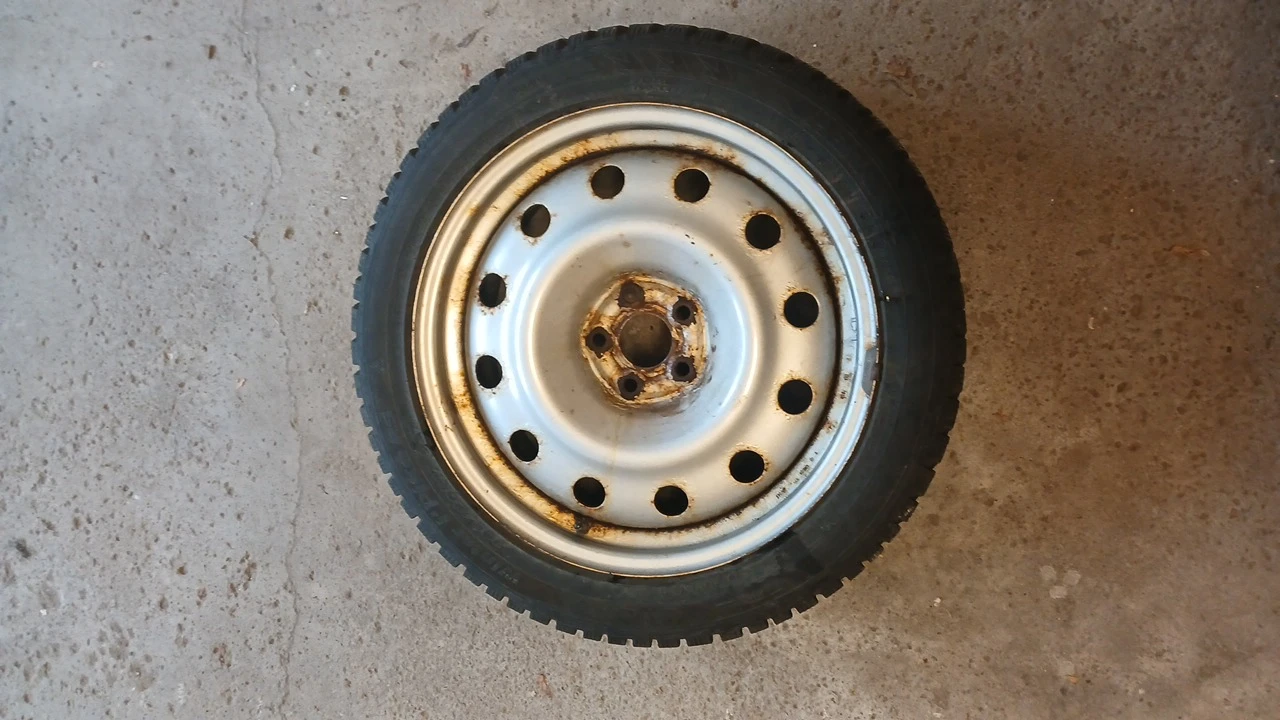 Hankook Winter i*Pike RS 205/50R17 Tire