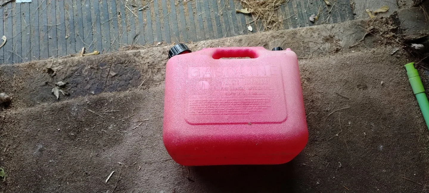 Red 1 Gallon Gas Can image indicator(2)