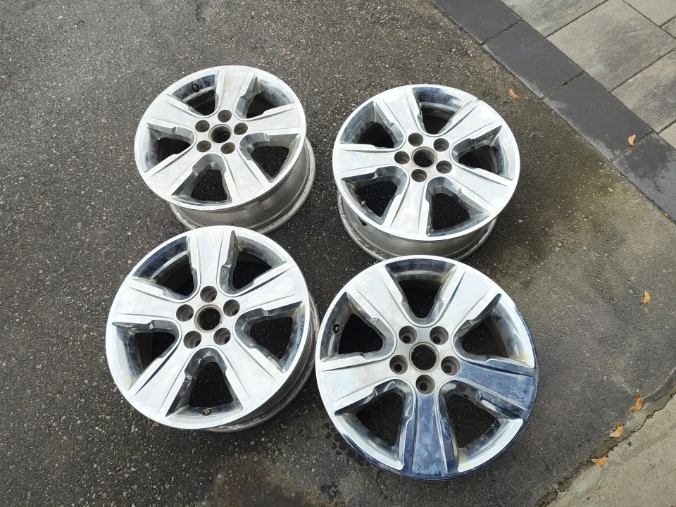18 inch alloy wheel. As-is