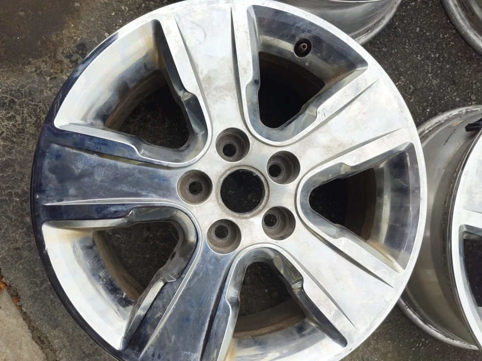 18 inch alloy wheel. As-is - photo 2