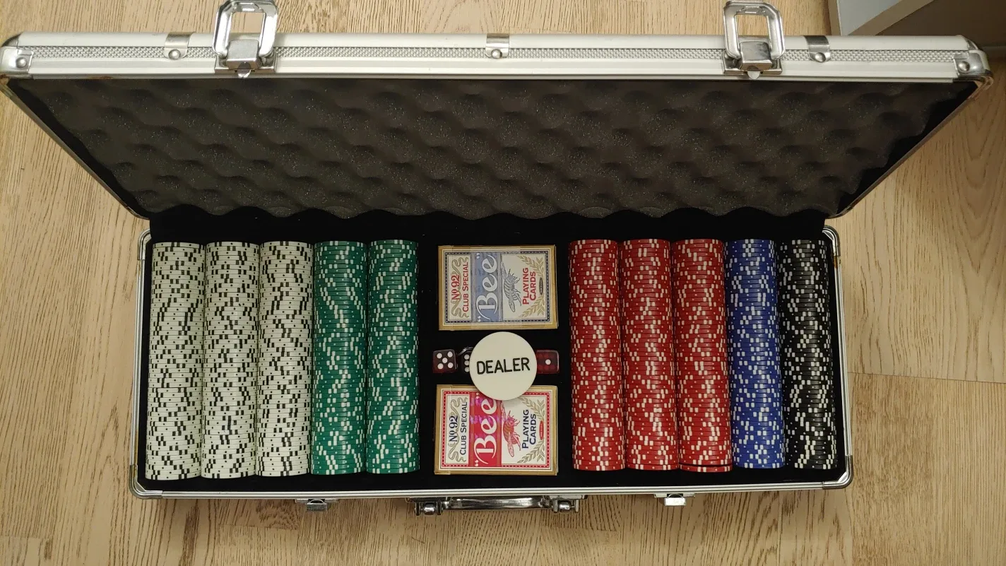 Poker Set with Bee Playing Cards image indicator(5)