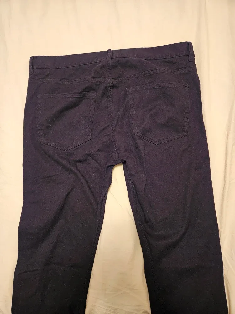 H&M Slim Fit Jeans - Size 34/32 image indicator(2)