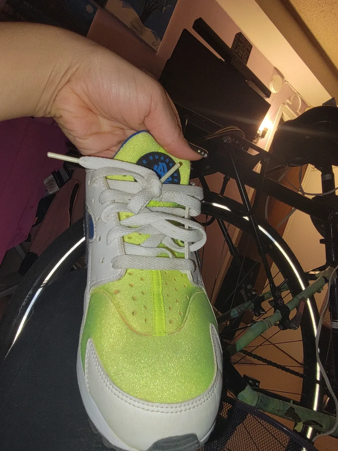 Nike Air Huarache Volt 2018 Size 9.5 image indicator(10)