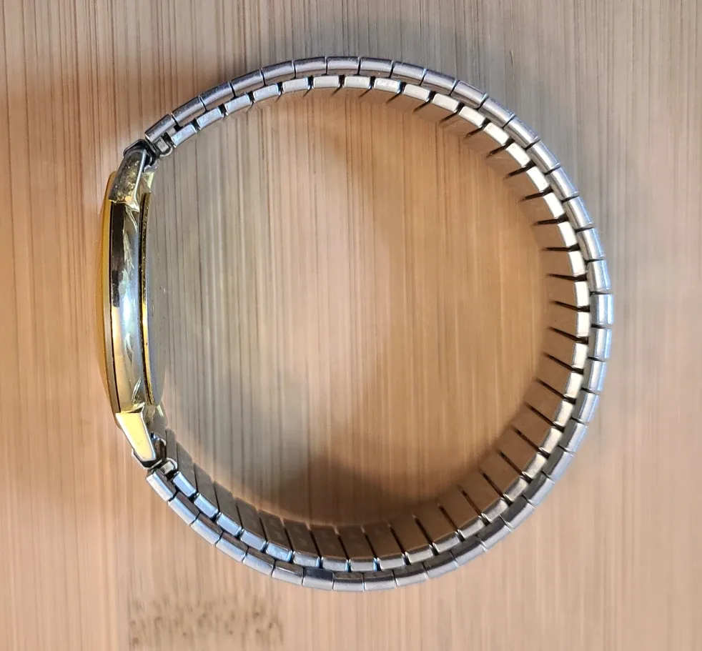 Esta Rosa Quartz Watch image indicator(2)