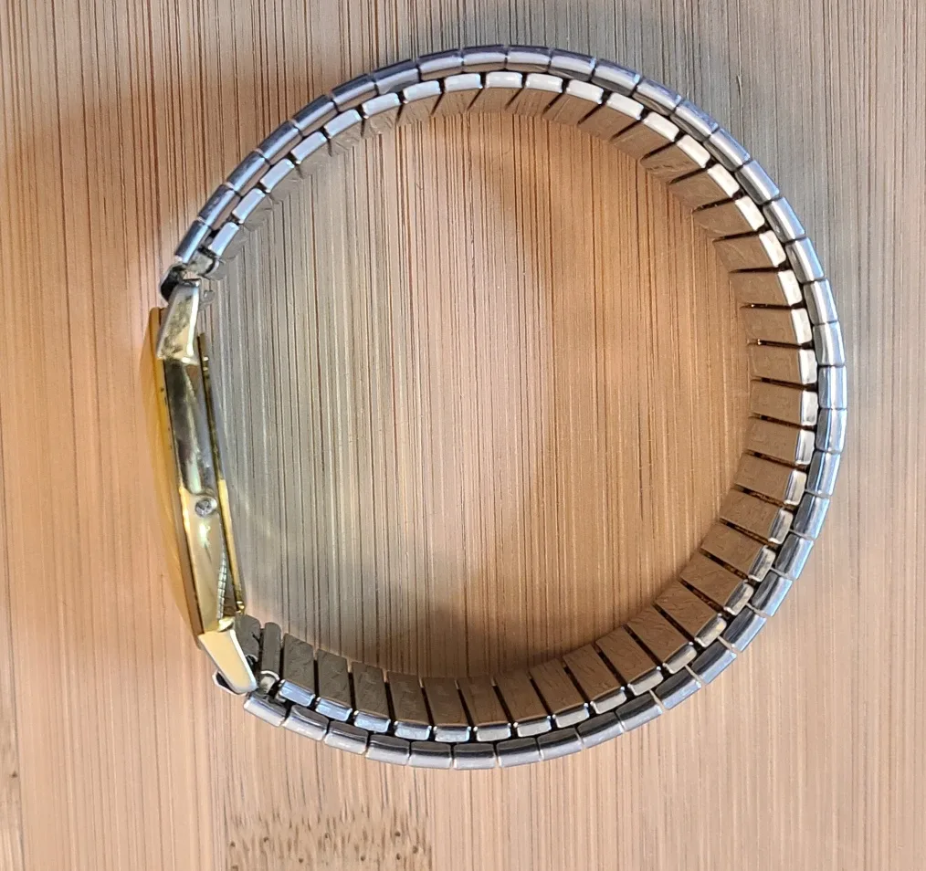 Esta Rosa Quartz Watch image indicator(3)