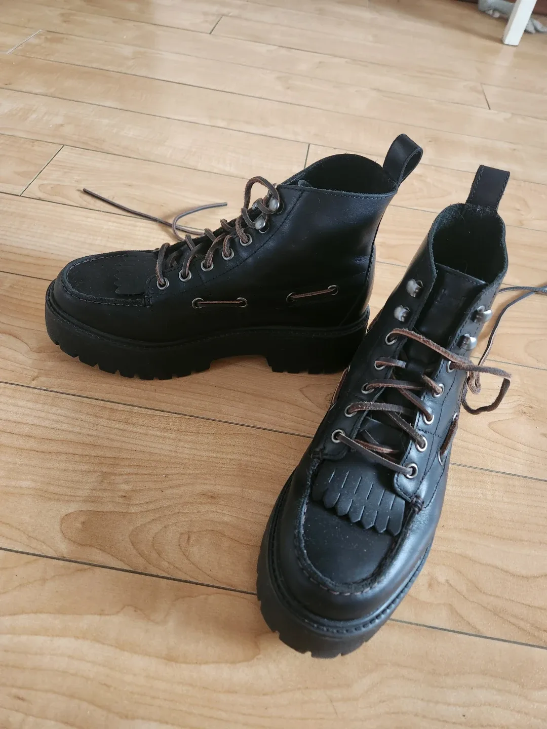 Timberland Women's Black Boots - Size 8
