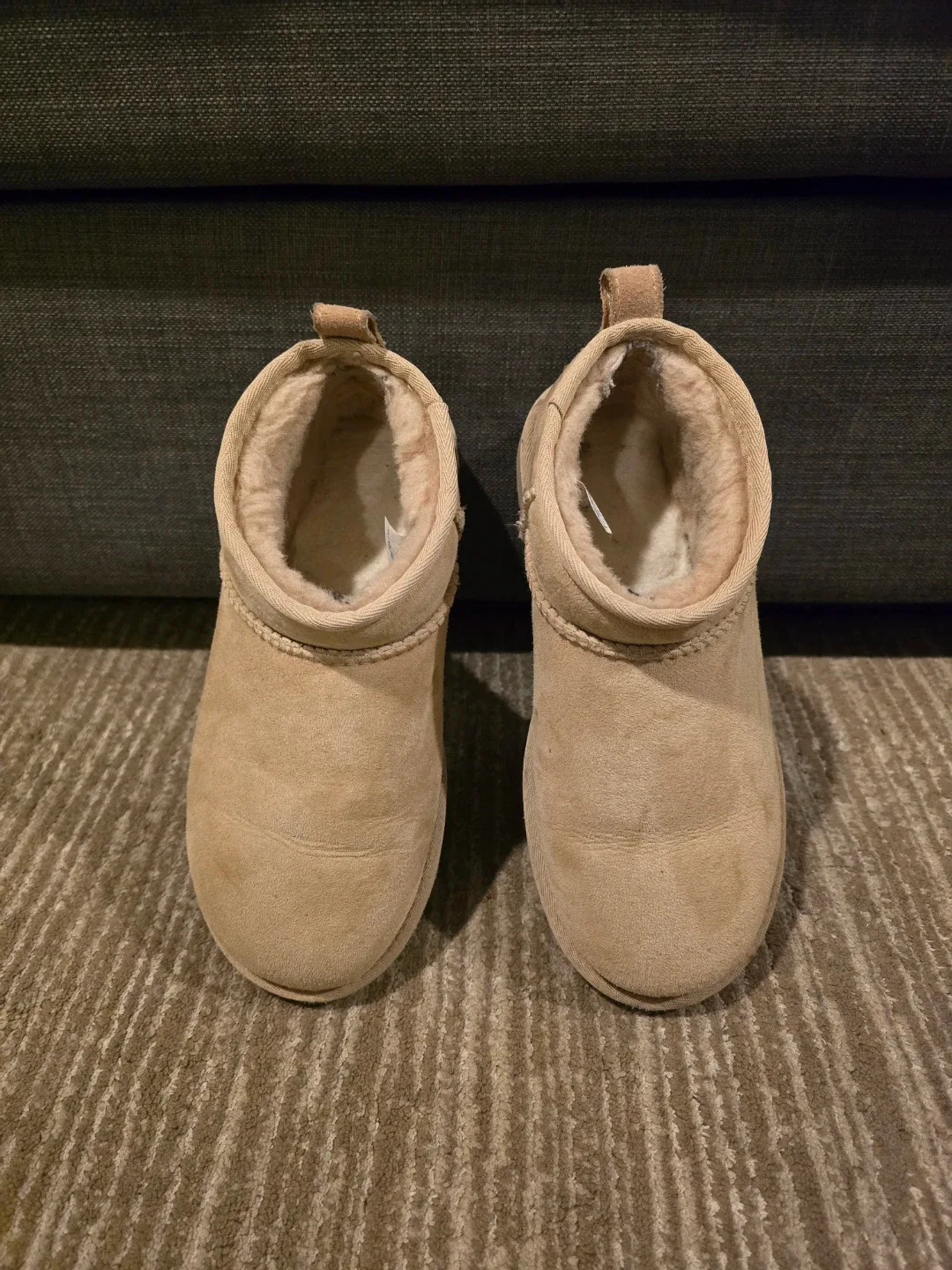 UGG Women's Classic Ultra Mini Boot Size 6 image indicator(3)