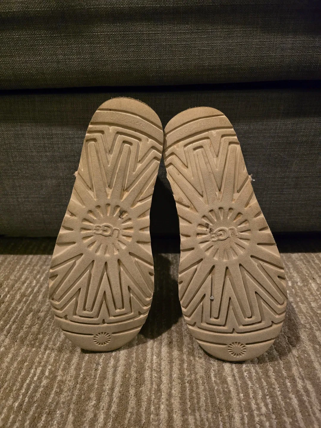 UGG Women's Classic Ultra Mini Boot Size 6 image indicator(4)