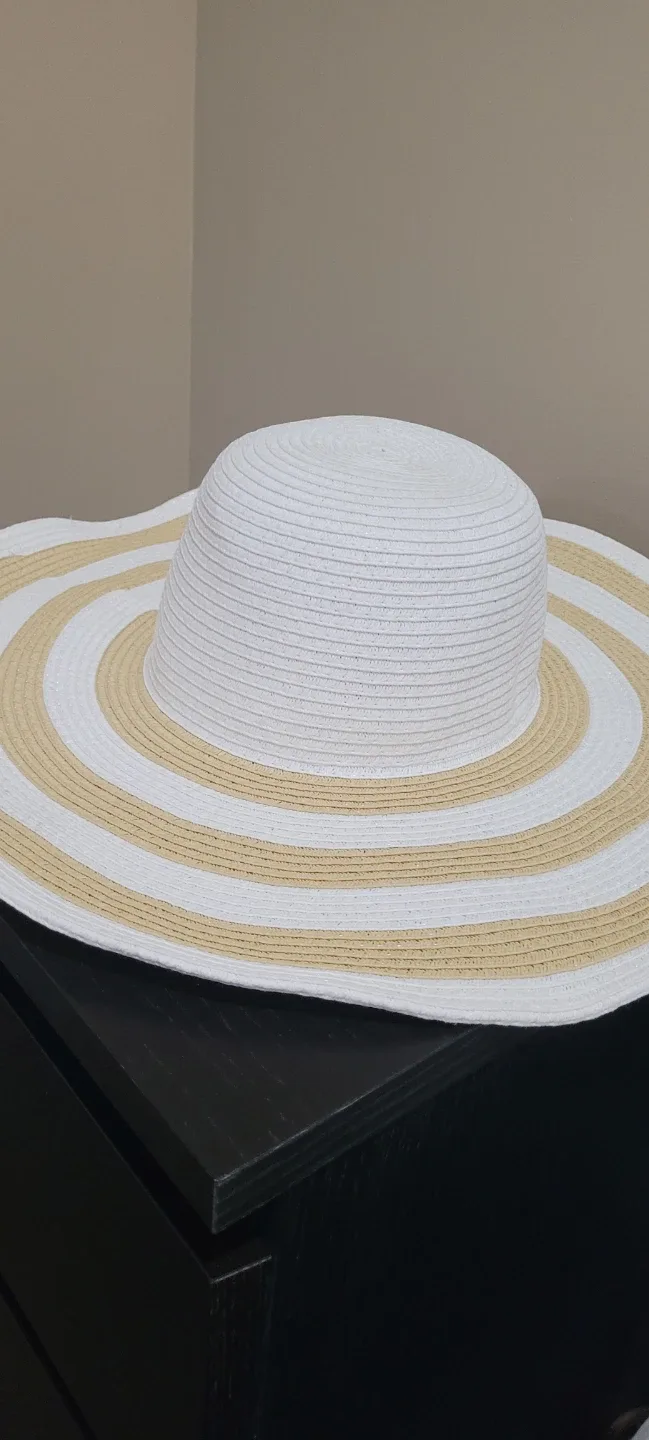 Striped Floppy Hat - Beige and White image indicator(3)