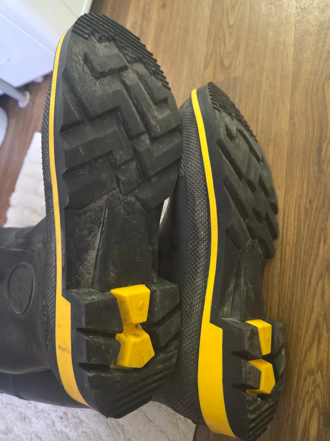 Rain boots steel toe. image indicator(2)