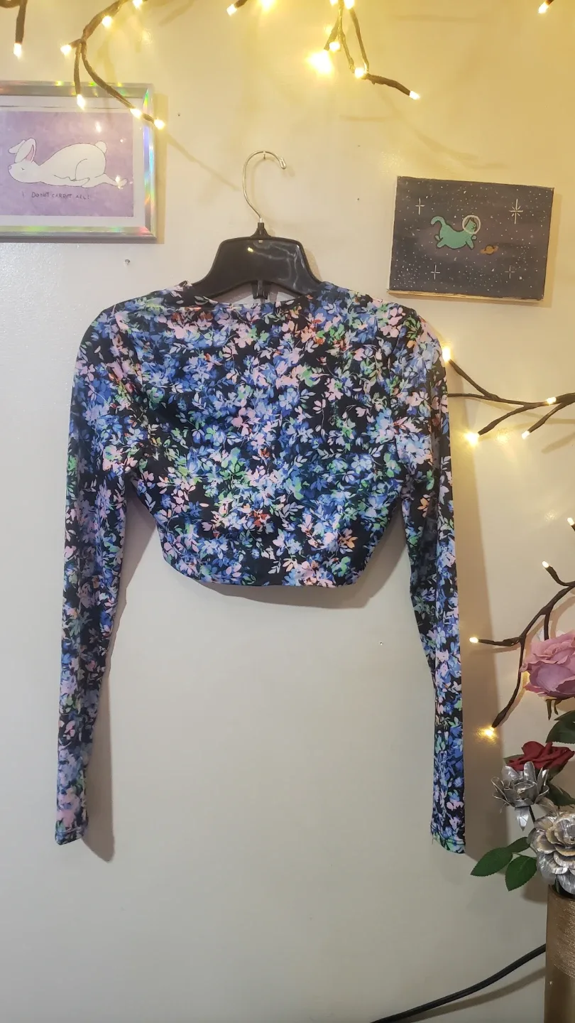 AFRM Floral Long Sleeve Crop Top - XS/TP image indicator(2)
