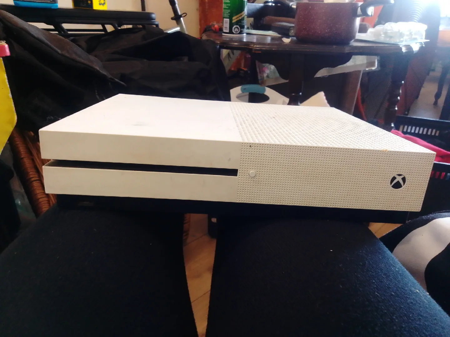 Xbox One S Console - White image indicator(2)