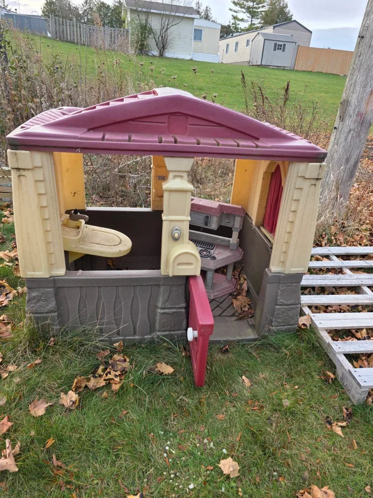 Step2 Picnic Table & Playhouse image indicator(2)