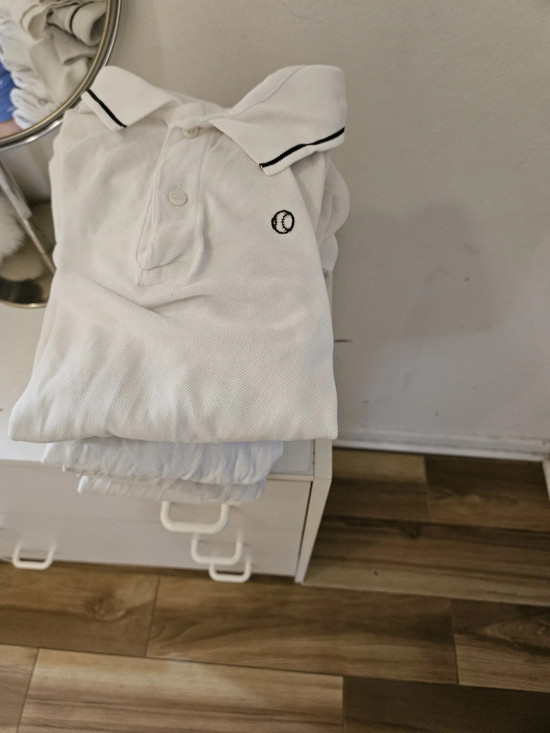 Lot of White Polo Shirts & Navy Hoodie uniform - photo 4