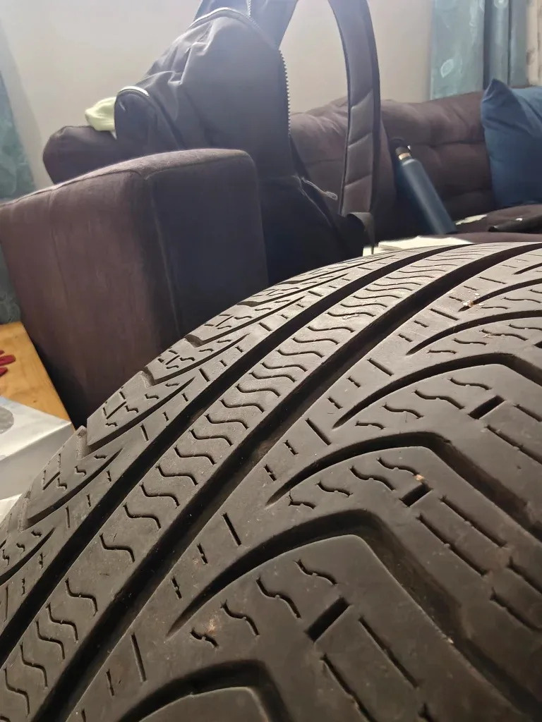 4 Pirelli All Season Tires 205/55R16 image indicator(2)