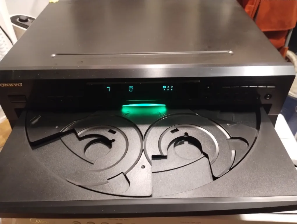 Onkieo  DX-C 390 CD Player