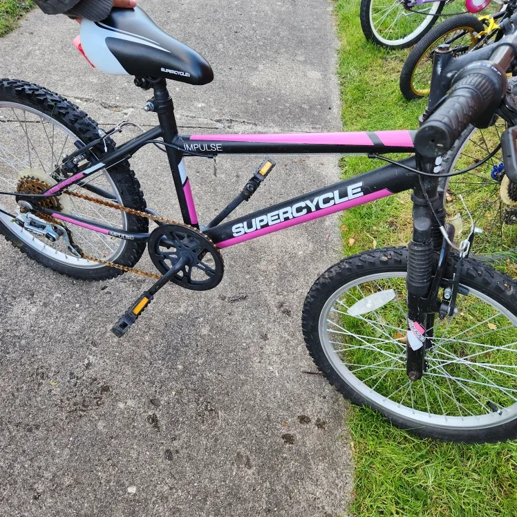 Supercycle Impulse Kids Bike - Pink & Black image indicator(3)