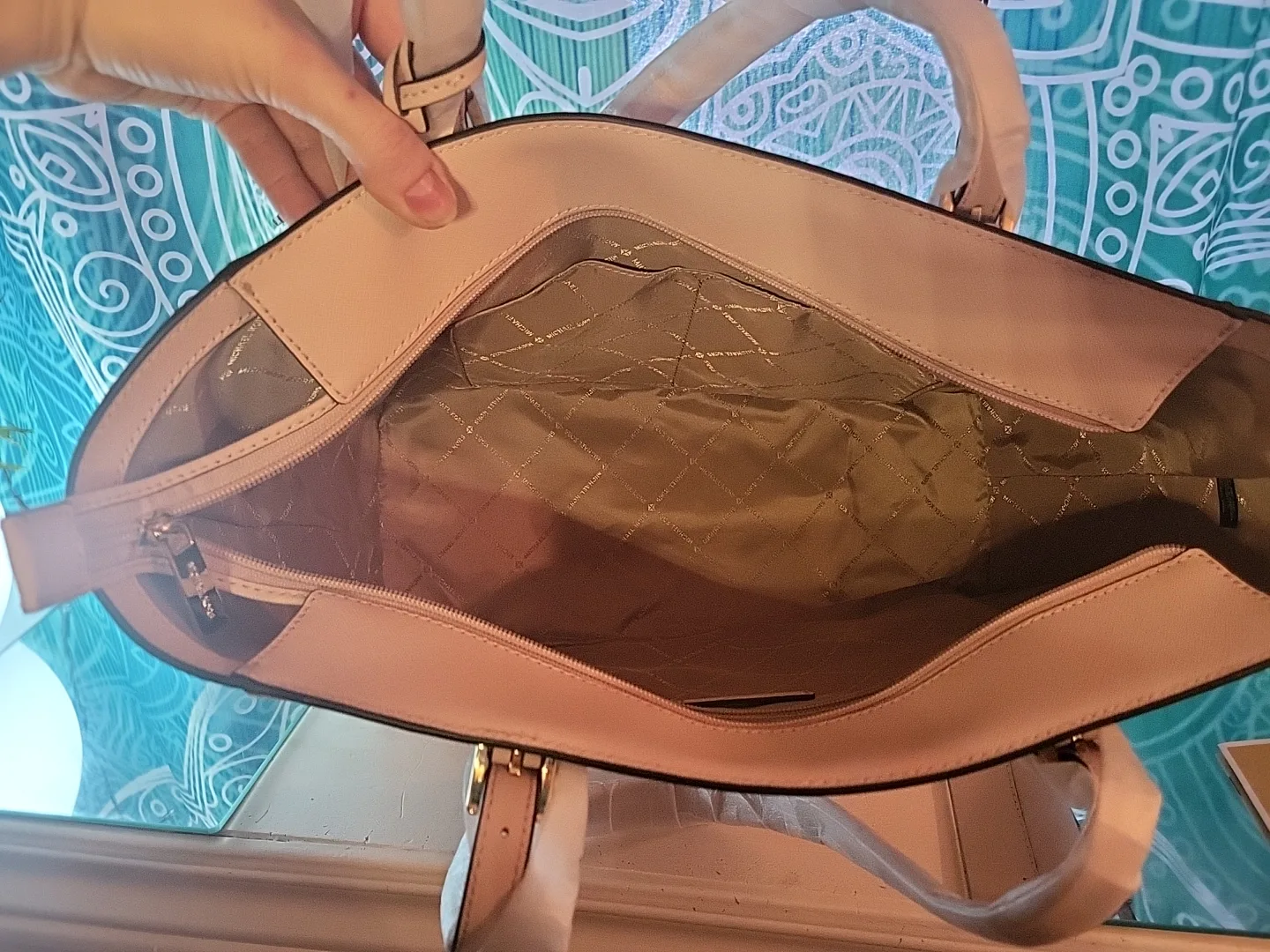 Michael Kors Blush Tote Bag image indicator(10)